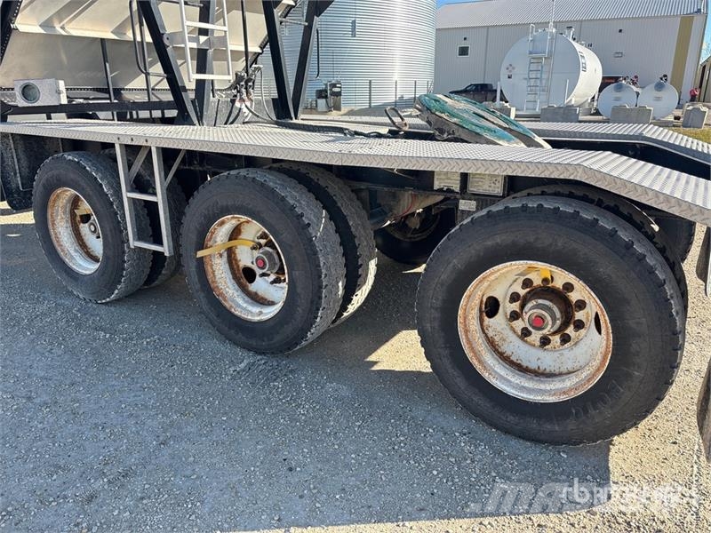 Doepker 28 ft Tri/A Super B-Train Lead Grain Trailer Gabona átrakó kocsik