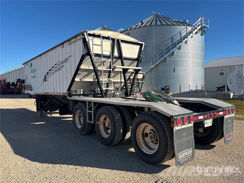 Doepker 28 ft Tri/A Super B-Train Lead Grain Trailer Gabona átrakó kocsik