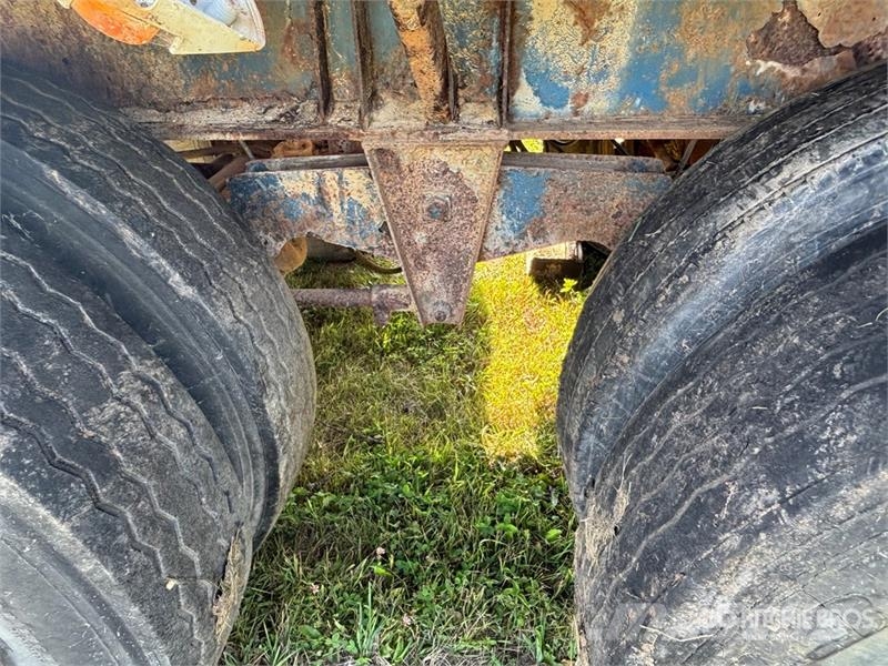 Doepker 28 ft Tri/A Super B-Train Lead Flatbed Trailer Platformas/izkraušana no sāniem