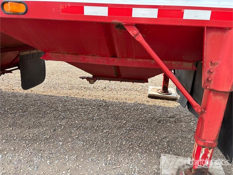 Doepker 28 ft Tri/A Super B-Train Lead Grain Trailer Transbordeur