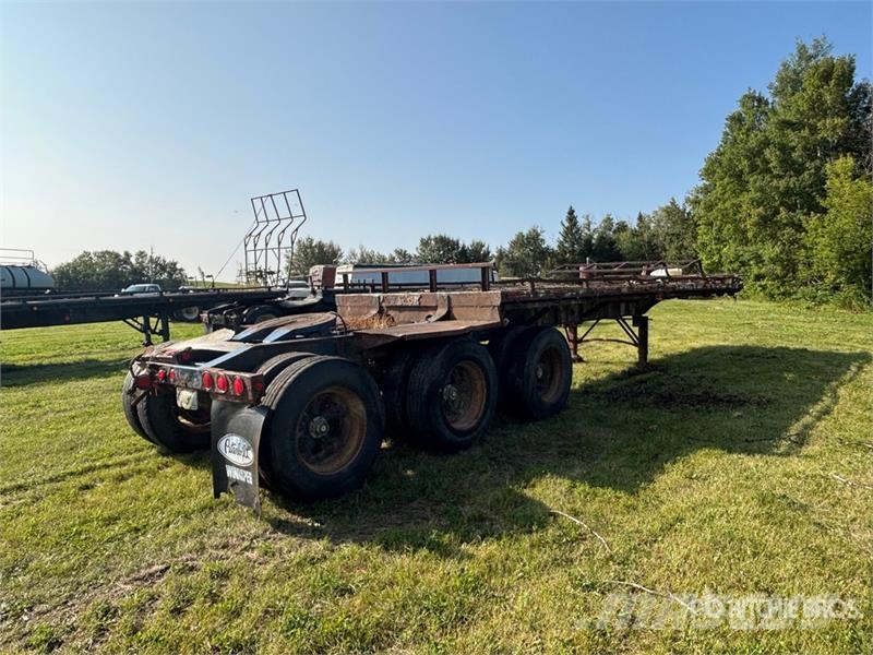 Doepker 28 ft Tri/A Super B-Train Lead Flatbed Trailer Platformas/izkraušana no sāniem