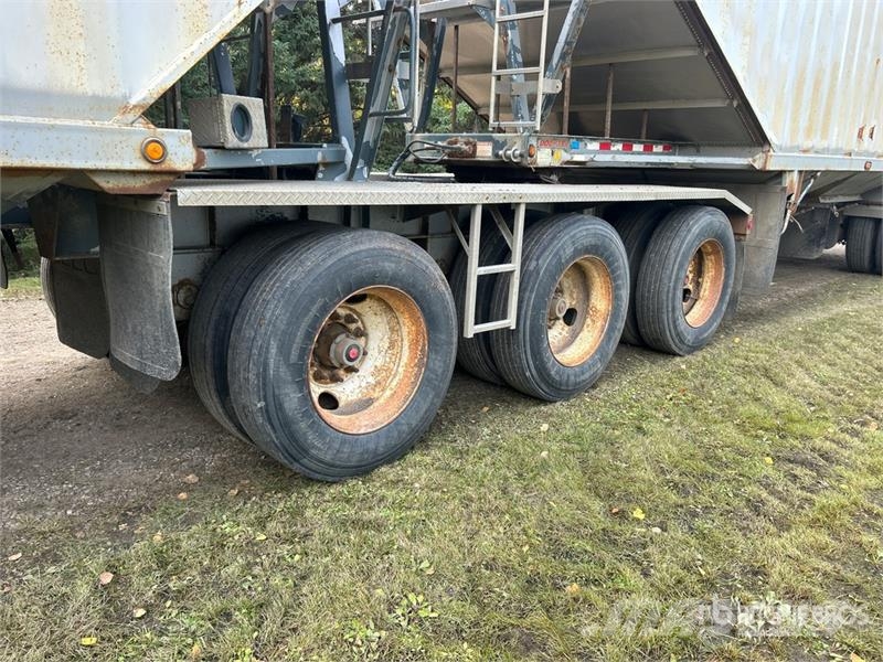 Doepker 28 ft Tri/A Super B-Train Lead Grain Trailer Kornhengere