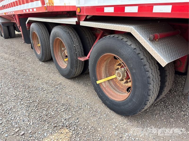 Doepker 28 ft Tri/A Super B-Train Lead Grain Trailer Transbordeur