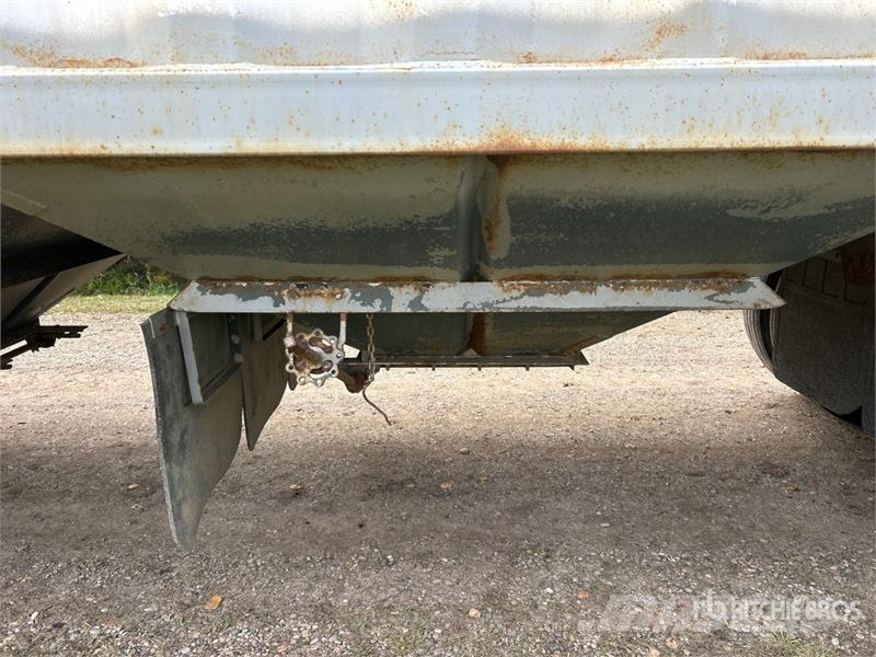 Doepker 28 ft Tri/A Super B-Train Lead Grain Trailer Obilné návěsy