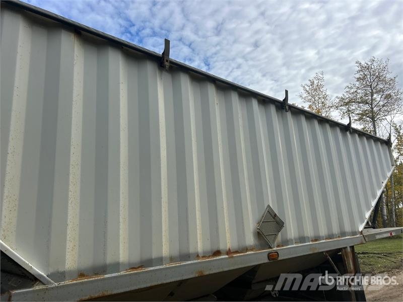 Doepker 28 ft Tri/A Super B-Train Lead Grain Trailer Kornhengere
