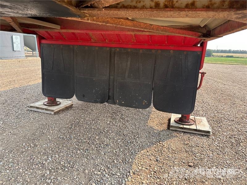 Doepker 28 ft Tri/A Super B-Train Lead Grain Trailer Transbordeur