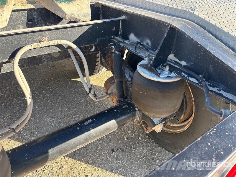 Doepker 28 ft Tri/A Super B-Train Lead Grain Trailer Gabona átrakó kocsik