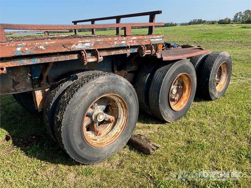 Doepker 28 ft Tri/A Super B-Train Lead Flatbed Trailer Platformas/izkraušana no sāniem