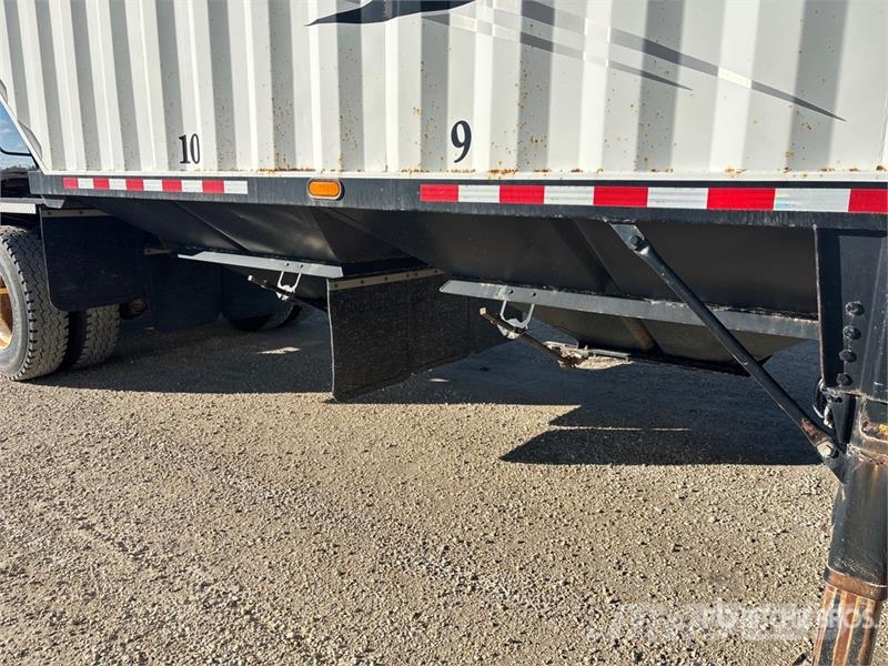 Doepker 28 ft Tri/A Super B-Train Lead Grain Trailer Gabona átrakó kocsik
