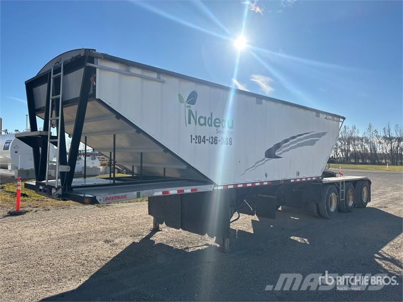 Doepker 28 ft Tri/A Super B-Train Lead Grain Trailer Gabona átrakó kocsik