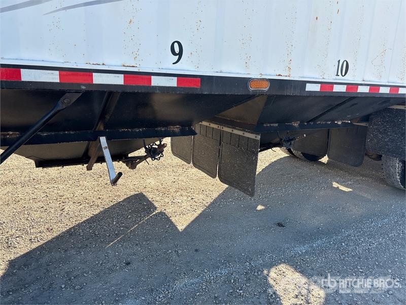 Doepker 28 ft Tri/A Super B-Train Lead Grain Trailer Gabona átrakó kocsik