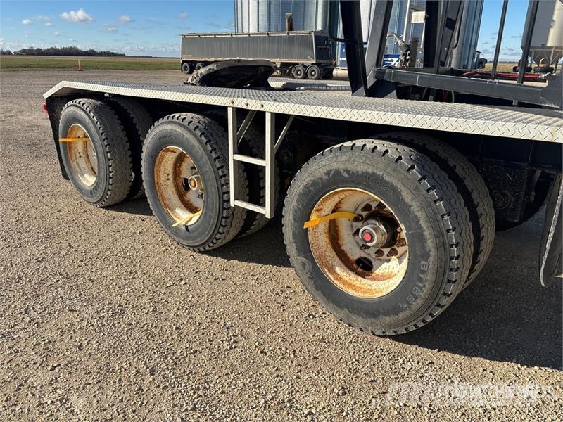 Doepker 28 ft Tri/A Super B-Train Lead Grain Trailer Gabona átrakó kocsik