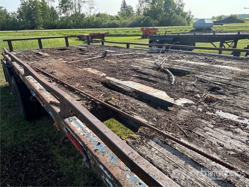 Doepker 28 ft Tri/A Super B-Train Lead Flatbed Trailer Platformas/izkraušana no sāniem
