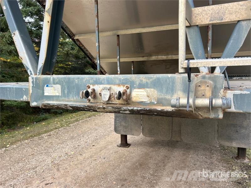 Doepker 28 ft Tri/A Super B-Train Lead Grain Trailer Obilné návěsy