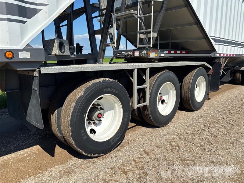 Doepker 29 ft Tri/A Super B-Train Lead Grain Trailer 곡물용 카트