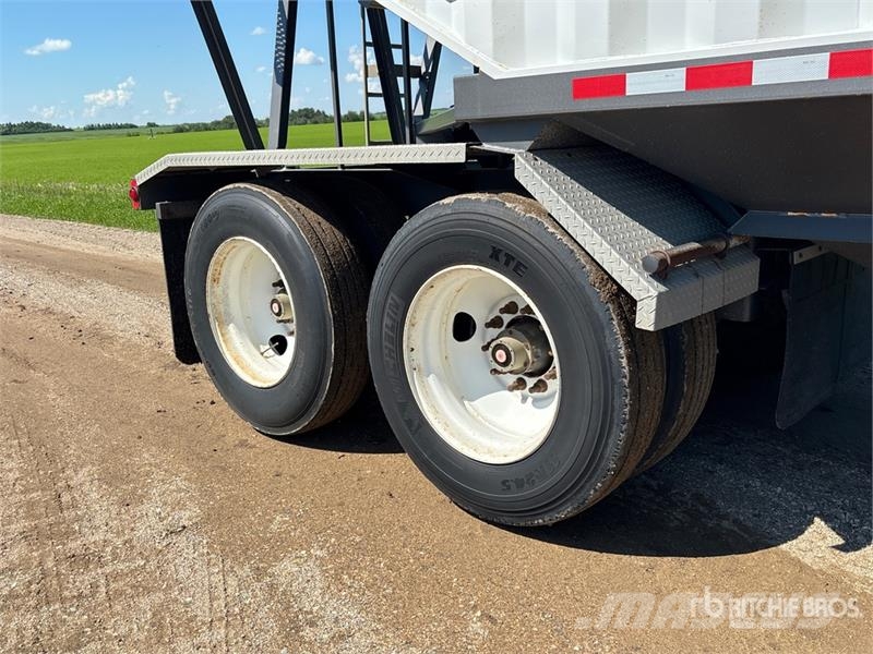 Doepker 29 ft Tri/A Super B-Train Lead Grain Trailer 곡물용 카트