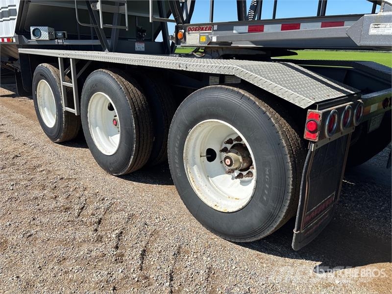 Doepker 29 ft Tri/A Super B-Train Lead Grain Trailer 곡물용 카트