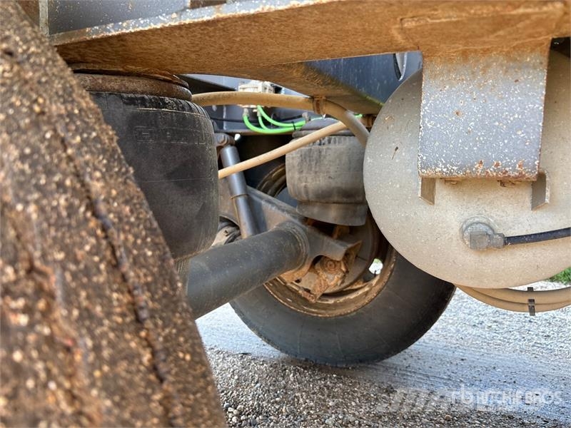 Doepker 29 ft Tri/A Super B-Train Lead Grain Trailer 곡물용 카트