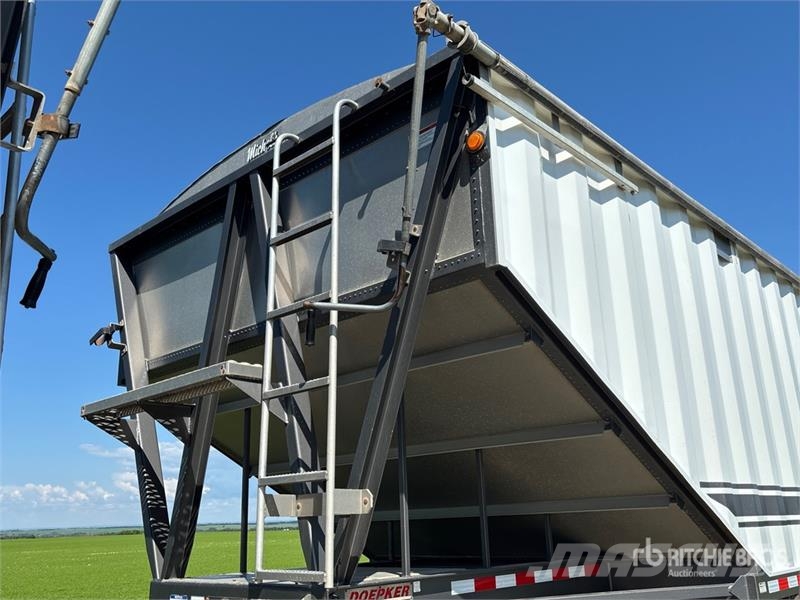 Doepker 29 ft Tri/A Super B-Train Lead Grain Trailer 곡물용 카트