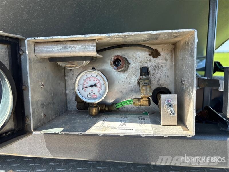 Doepker 29 ft Tri/A Super B-Train Lead Grain Trailer 곡물용 카트