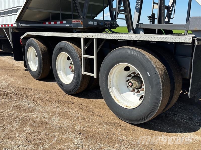 Doepker 29 ft Tri/A Super B-Train Lead Grain Trailer 곡물용 카트