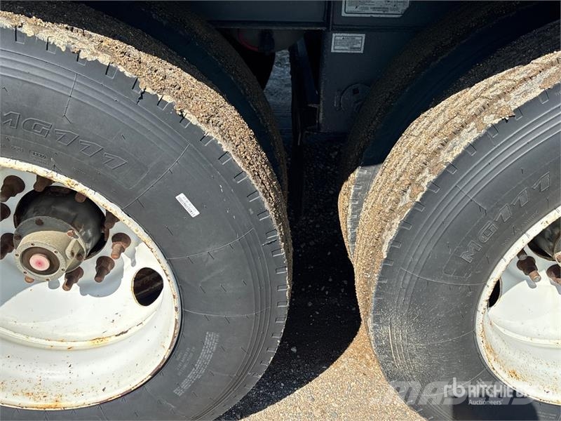 Doepker 29 ft Tri/A Super B-Train Lead Grain Trailer 곡물용 카트