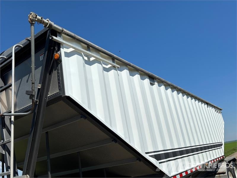 Doepker 29 ft Tri/A Super B-Train Lead Grain Trailer 곡물용 카트