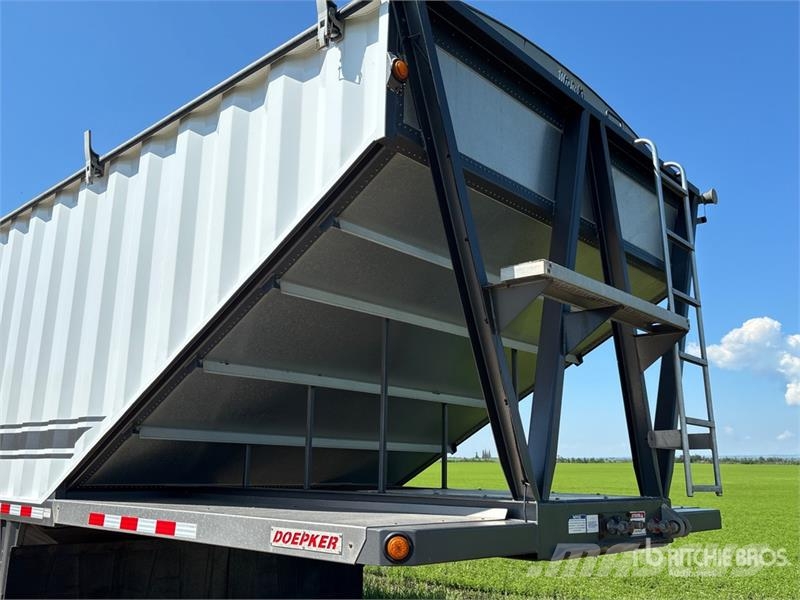 Doepker 29 ft Tri/A Super B-Train Lead Grain Trailer 곡물용 카트