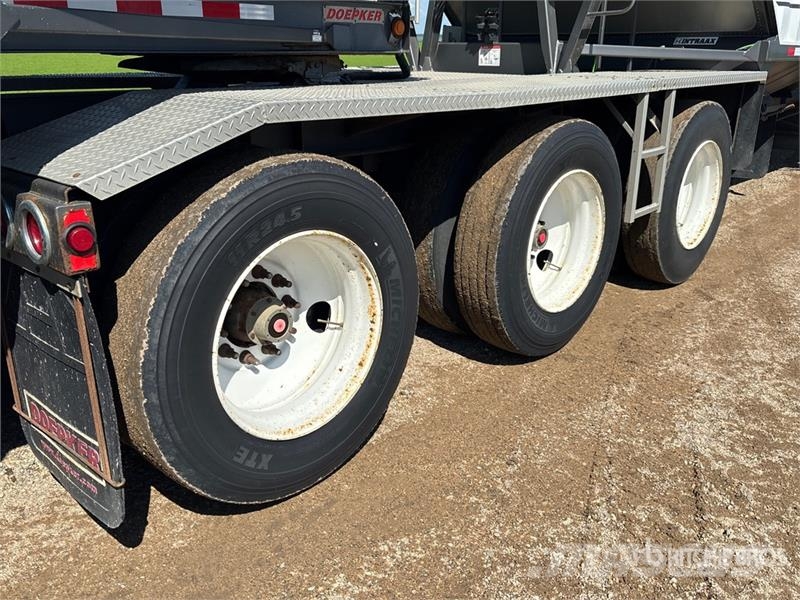 Doepker 29 ft Tri/A Super B-Train Lead Grain Trailer 곡물용 카트