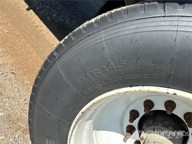 Doepker 29 ft Tri/A Super B-Train Lead Grain Trailer 곡물용 카트