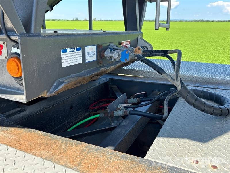 Doepker 29 ft Tri/A Super B-Train Lead Grain Trailer 곡물용 카트