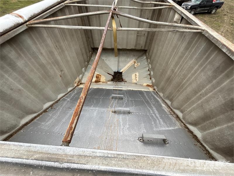 Doepker 30 ft Super B-Train Pup Grain Trailer Viljavankrid