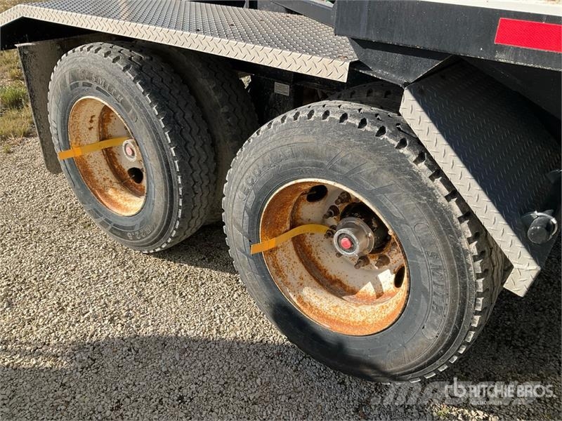 Doepker 30 ft T/A Super B-Train Pup Grain Trailer مقطورة حبوب