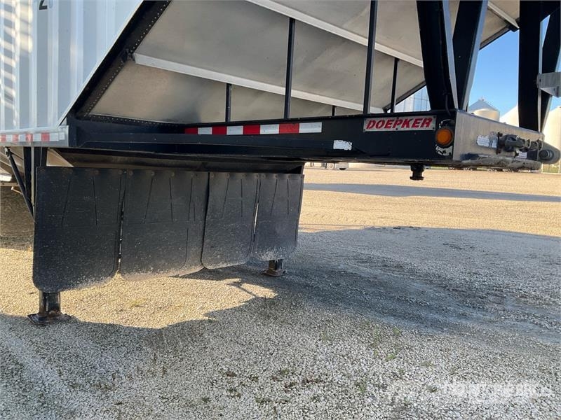 Doepker 30 ft T/A Super B-Train Pup Grain Trailer مقطورة حبوب