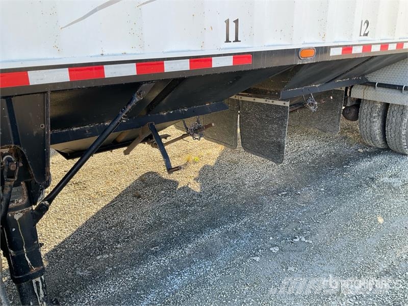 Doepker 30 ft T/A Super B-Train Pup Grain Trailer مقطورة حبوب
