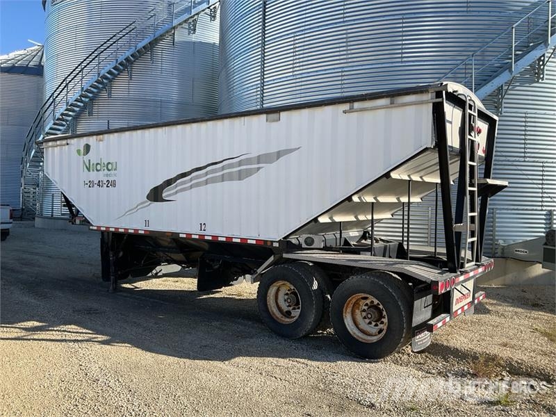 Doepker 30 ft T/A Super B-Train Pup Grain Trailer مقطورة حبوب