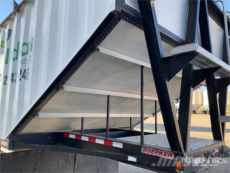 Doepker 30 ft T/A Super B-Train Pup Grain Trailer مقطورة حبوب