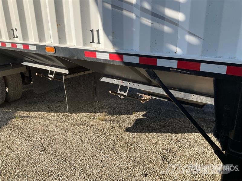 Doepker 30 ft T/A Super B-Train Pup Grain Trailer مقطورة حبوب