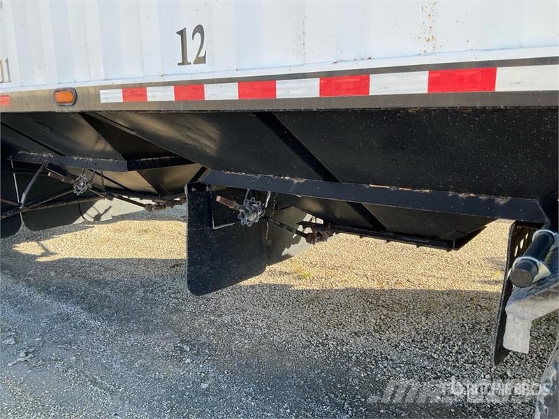 Doepker 30 ft T/A Super B-Train Pup Grain Trailer مقطورة حبوب