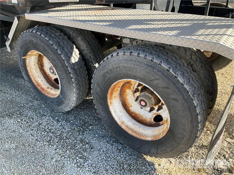 Doepker 30 ft T/A Super B-Train Pup Grain Trailer مقطورة حبوب