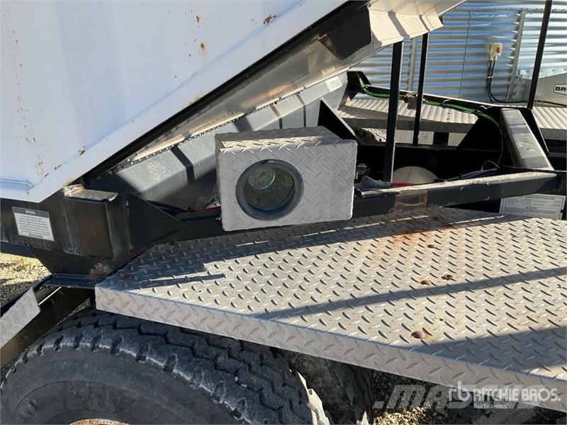 Doepker 30 ft T/A Super B-Train Pup Grain Trailer مقطورة حبوب