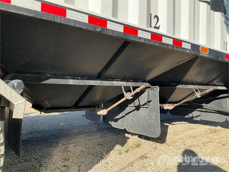 Doepker 30 ft T/A Super B-Train Pup Grain Trailer مقطورة حبوب