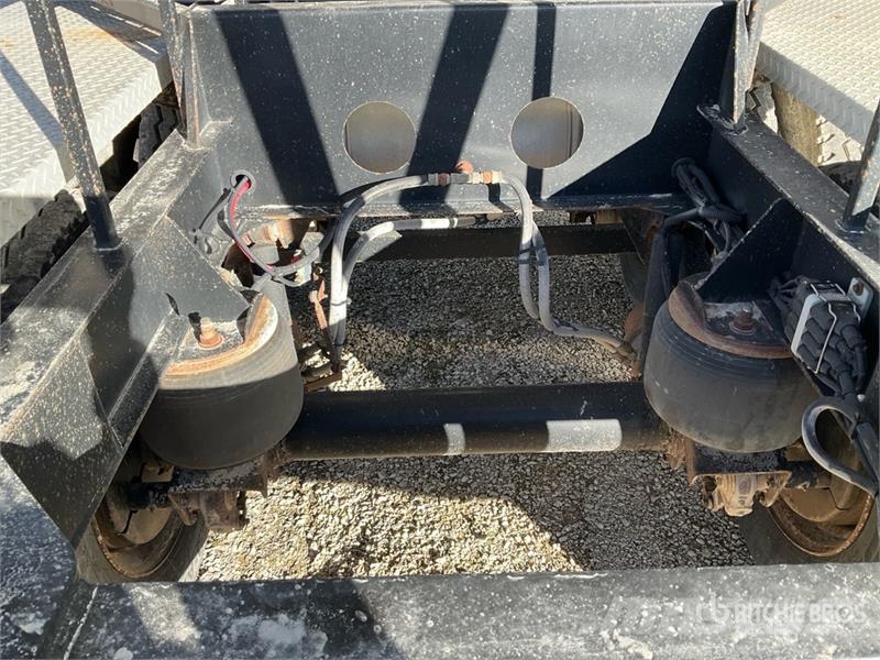 Doepker 30 ft T/A Super B-Train Pup Grain Trailer مقطورة حبوب
