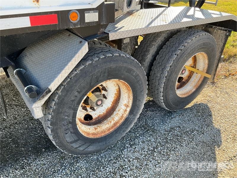 Doepker 30 ft T/A Super B-Train Pup Grain Trailer مقطورة حبوب