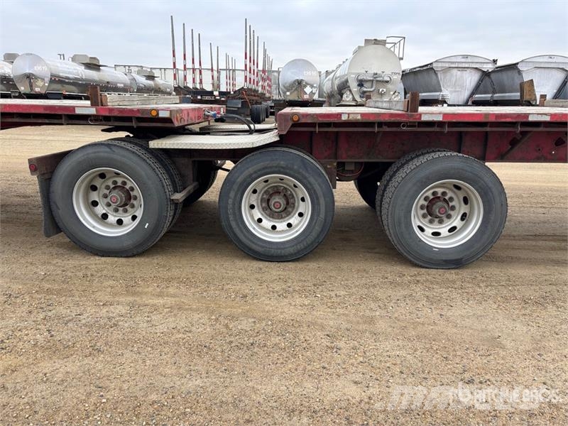 Doepker 32 ft Super B-Train Lead Flatbed Trailer Flatbed/Dropside trailers