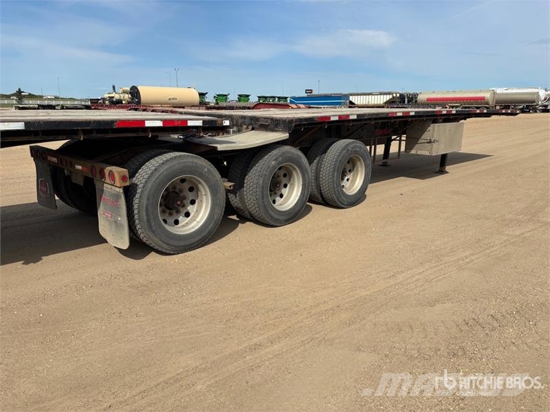 Doepker 32 ft Super B-Train Lead Flatbed Trailer Valníky
