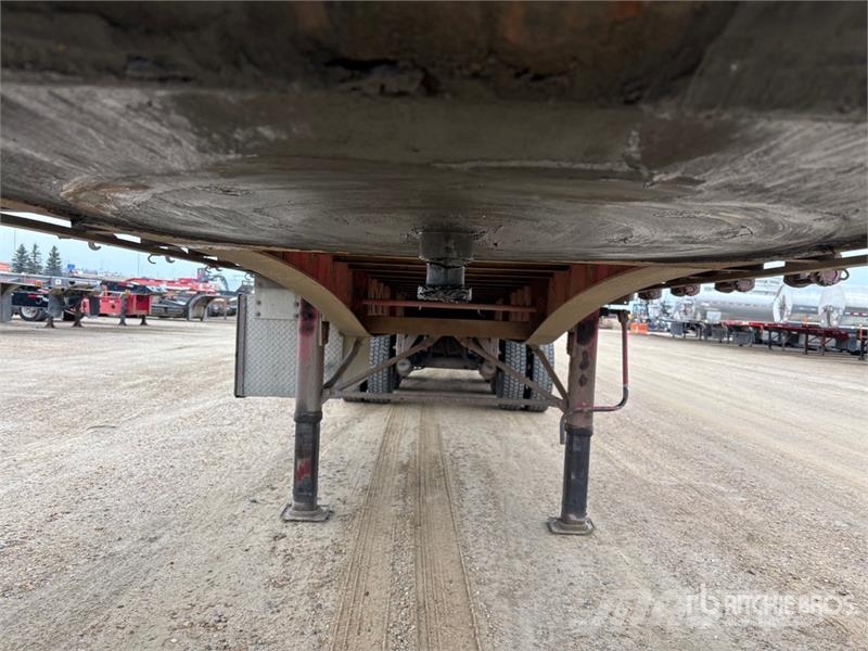 Doepker 32 ft Super B-Train Lead Flatbed Trailer Flatbed/Dropside trailers