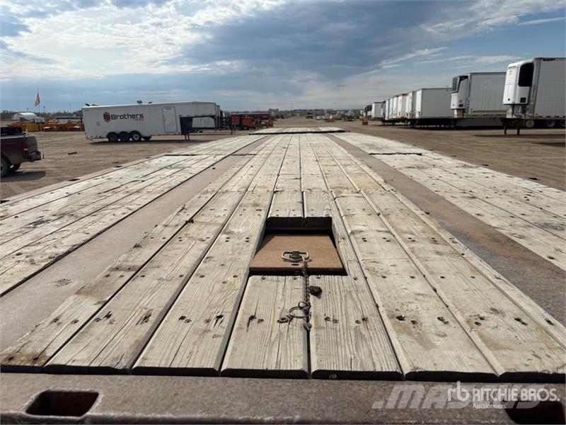 Doepker 32 ft Super B-Train Lead Flatbed Trailer Valníky