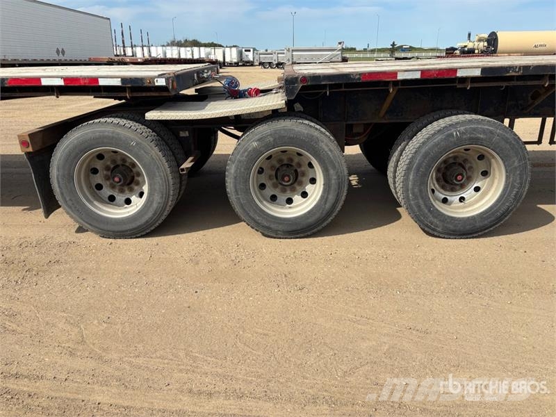 Doepker 32 ft Super B-Train Lead Flatbed Trailer Valníky