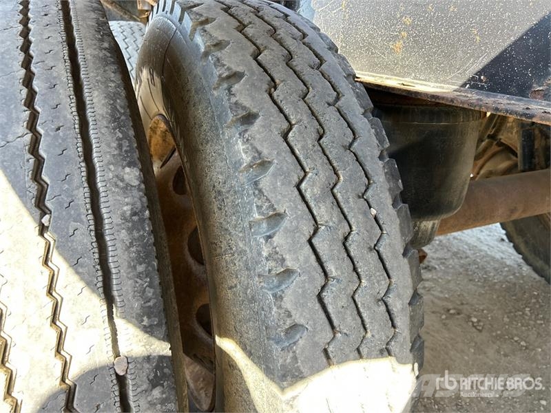Doepker 32 ft Super B-Train Lead Flatbed Trailer Lavaperävaunut